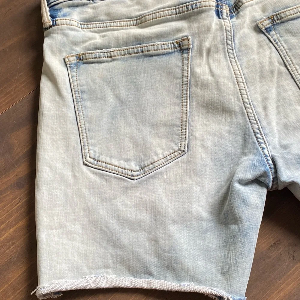 Old Navy Light Blue Jean Shorts for Men Size 32 Cut Offs Distressed Light‎ Wash